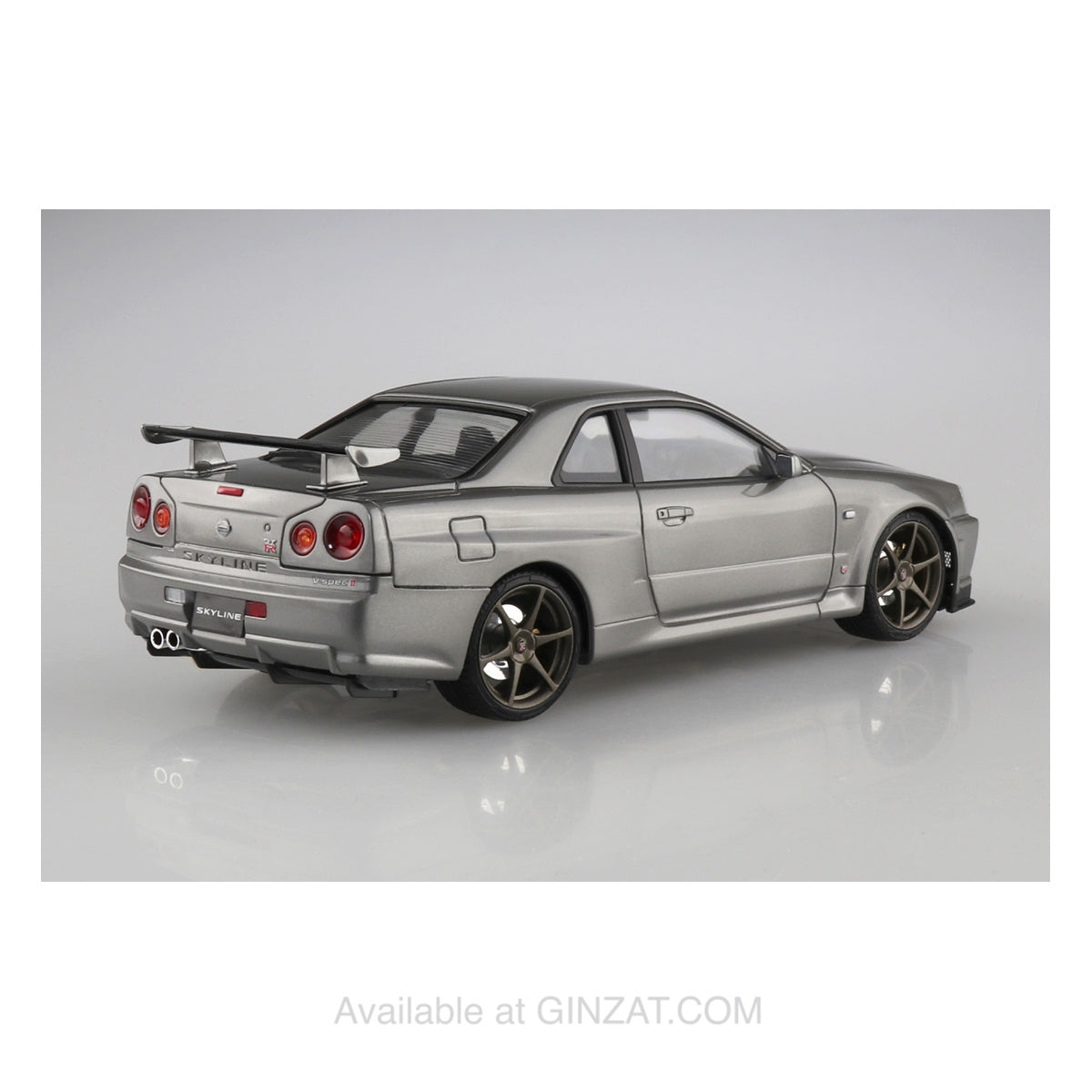 NISSAN BNR34 SKYLINE GT-R V?spec ? '00 Sparkling Silver, Aoshima 1/24 Pre-Painted Plastic Model Kit