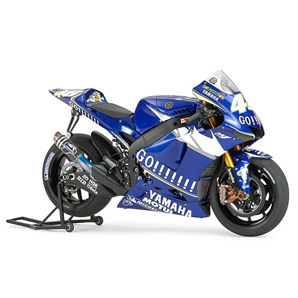 Yamaha YZR-M1 '05 No.46/No.5, Tamiya Motorcycle Plastic Model Kit (Scale 1/12)