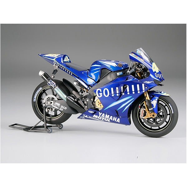 Yamaha YZR-M1 '04 No.46/No.17, Tamiya Motorcycle Plastic Model Kit (Scale 1/12)